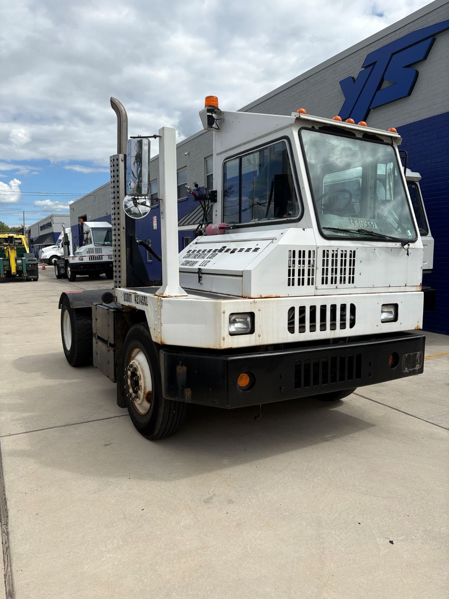 Used 2014 Ottawa  4x2 DOT  yard truck for sale in Bensalem, PA - view 2