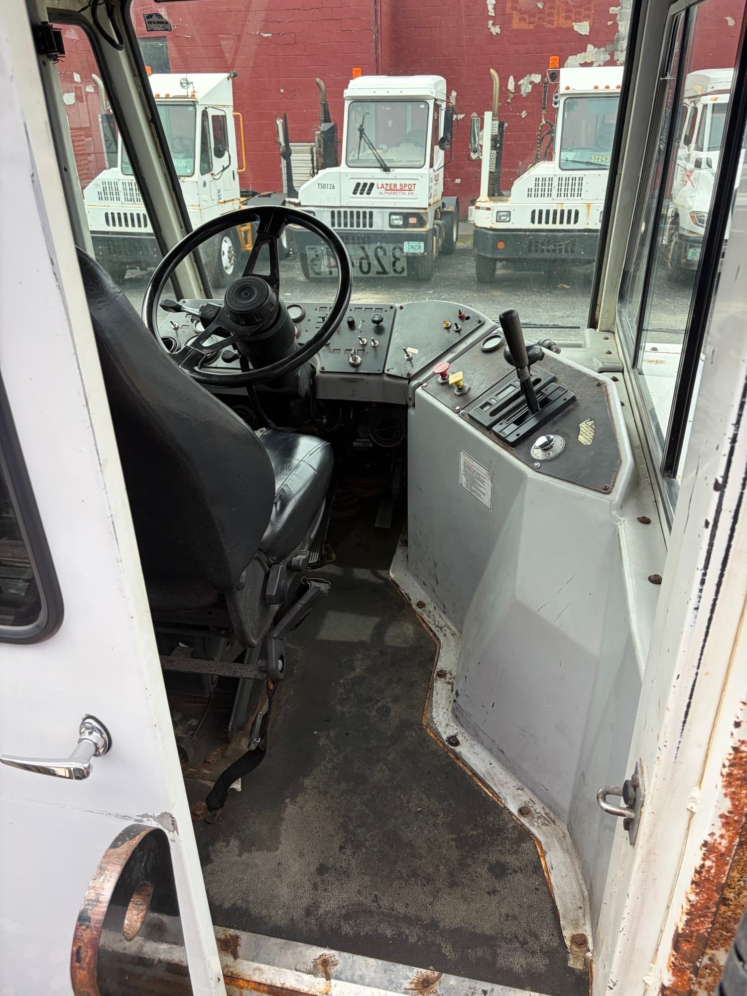 Used 2011 Kalmar T2 4x2 OFF yard truck for sale - view 3