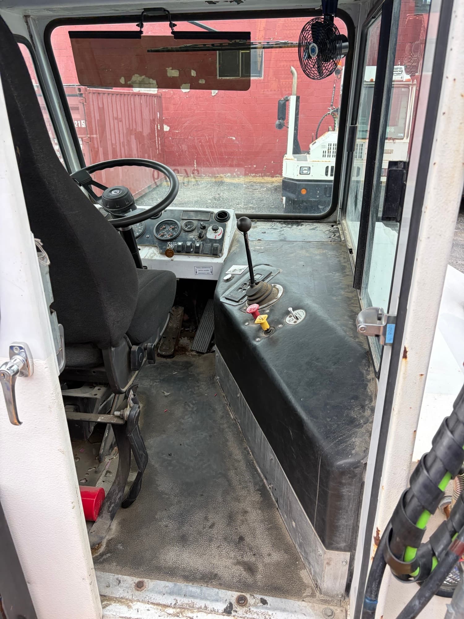 Used 2016 Capacity TJ 5000 yard truck for sale - view 3