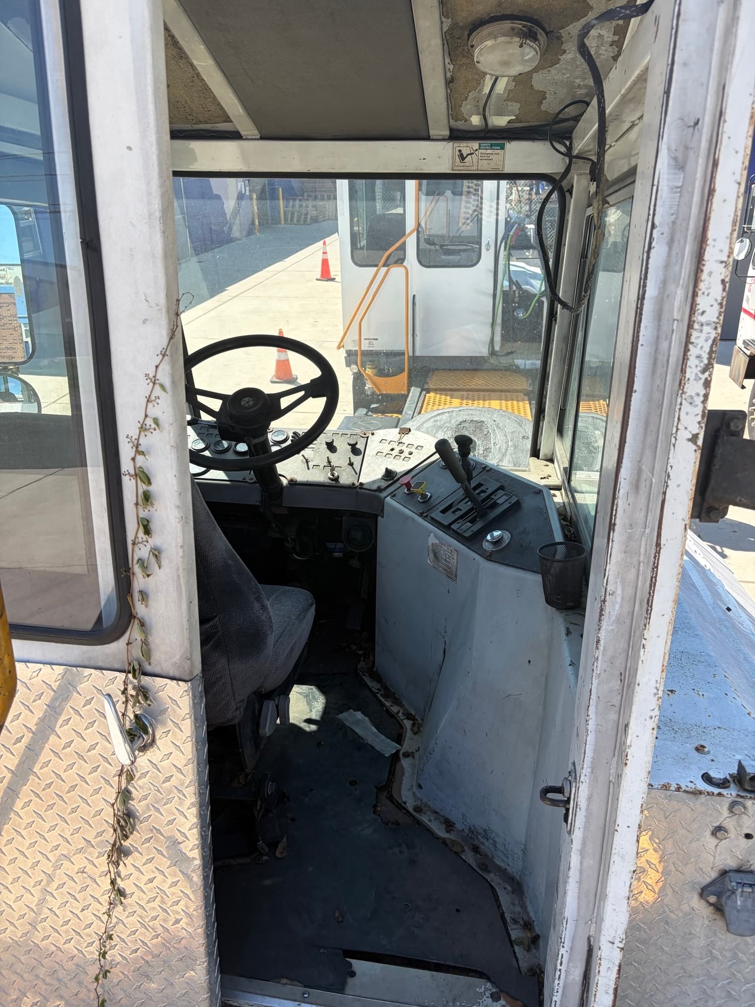 Used 2004 Ottawa  4x2 OFF yard truck for sale in Bensalem, PA - view 3