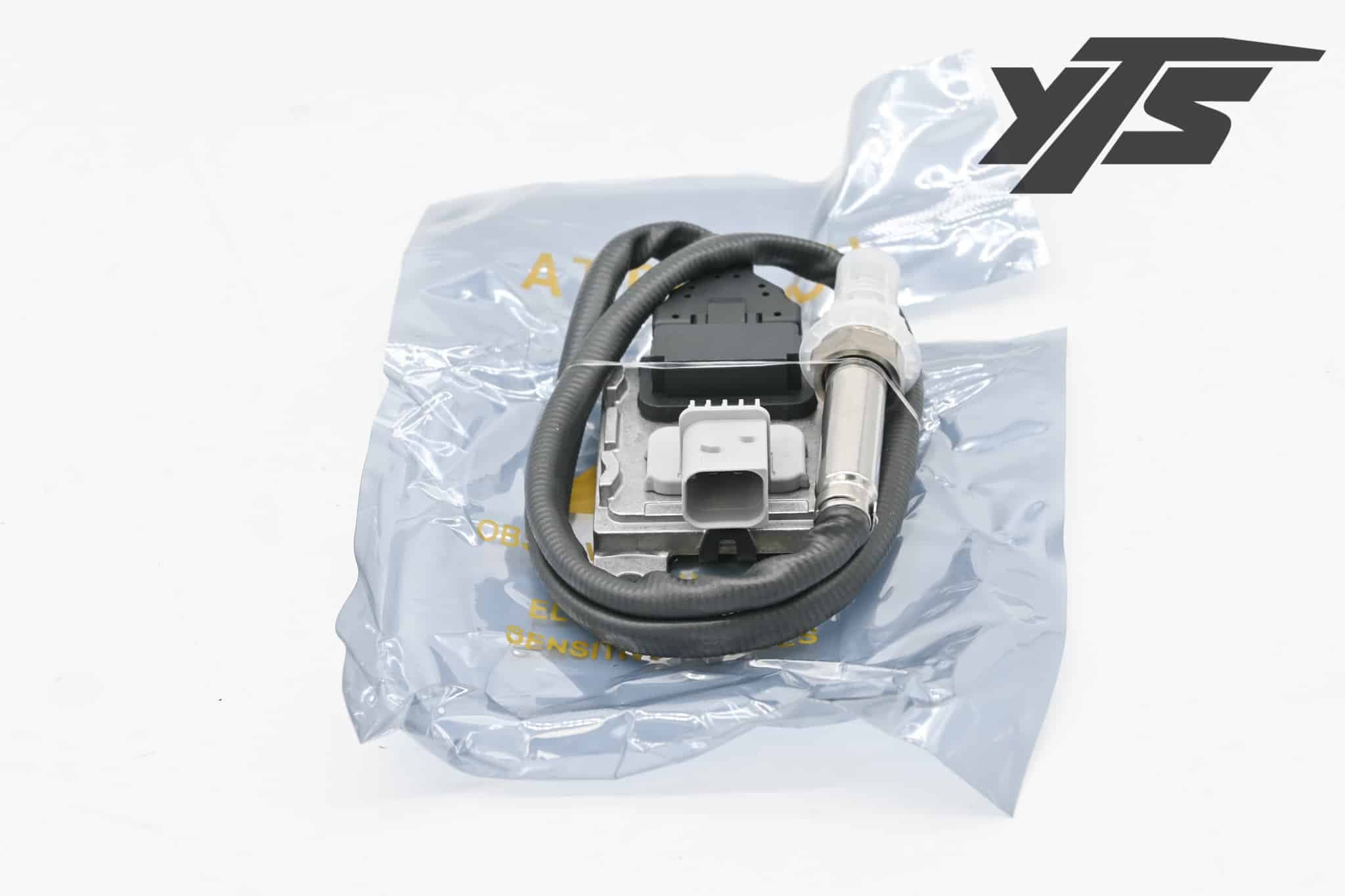 Automann Nitrogen Oxid Sensor - 577.90652 - Electrical for yard trucks SKU 577.90652