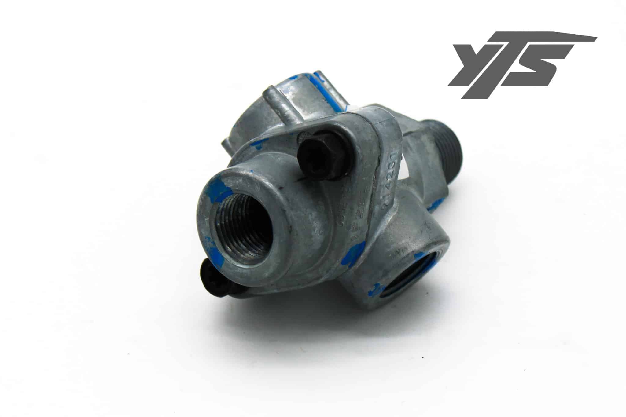 Capacity Dc-4 Double Check Valve - 116386 - Air System for yard trucks SKU 116386