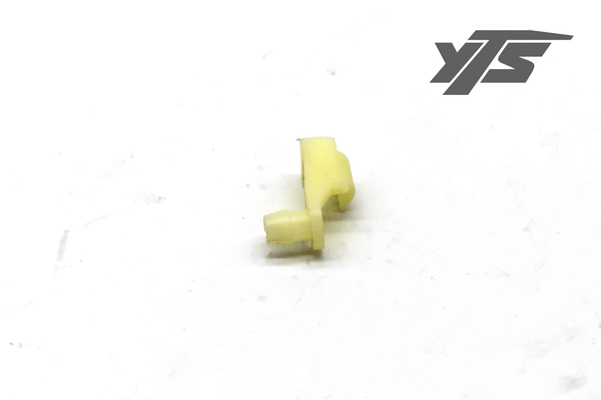 Capacity Clip Right-Hand Plastic Rod (White) - 140365 - Fasteners for yard trucks SKU 140365