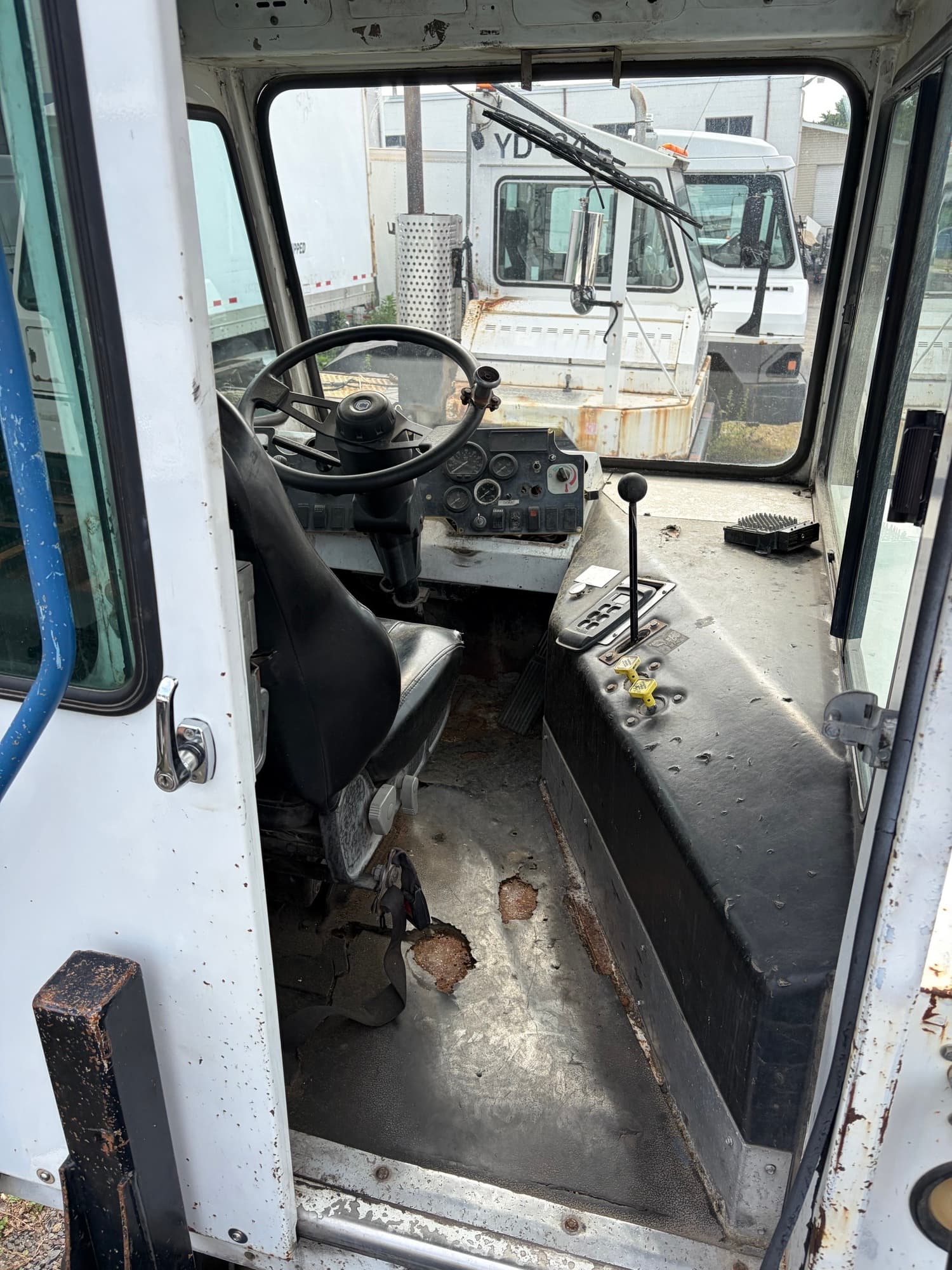 Used 2013 Capacity TJ 5000 yard truck for sale in Bensalem, PA - view 4