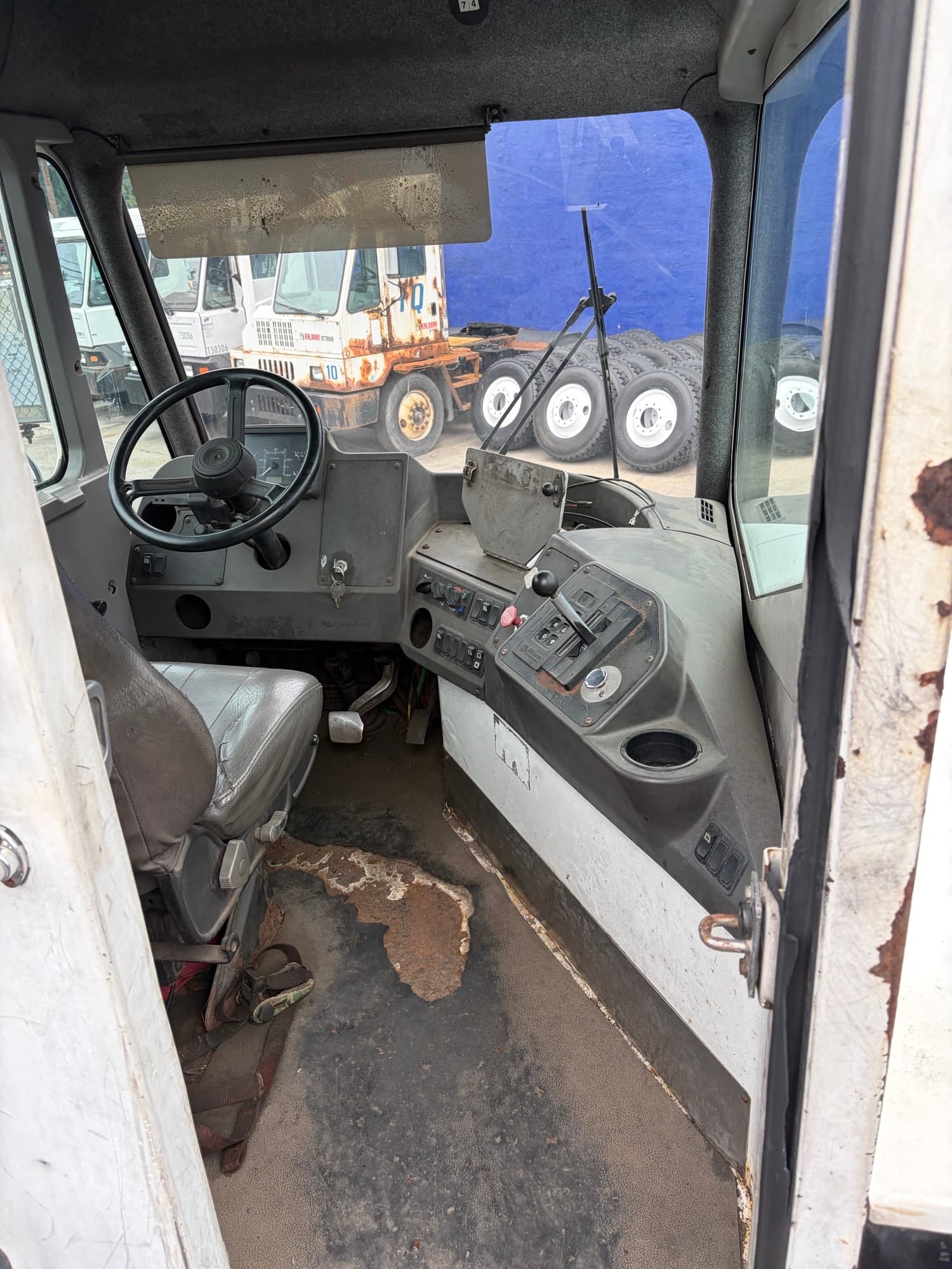 Used 2023 Kalmar T2 4x2 OFF yard truck for sale - view 2