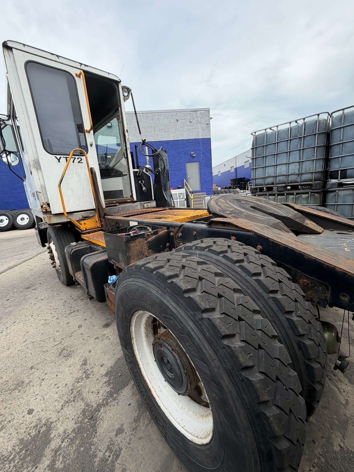 Used 2023 Kalmar T2 4x2 OFF yard truck for sale - view 3