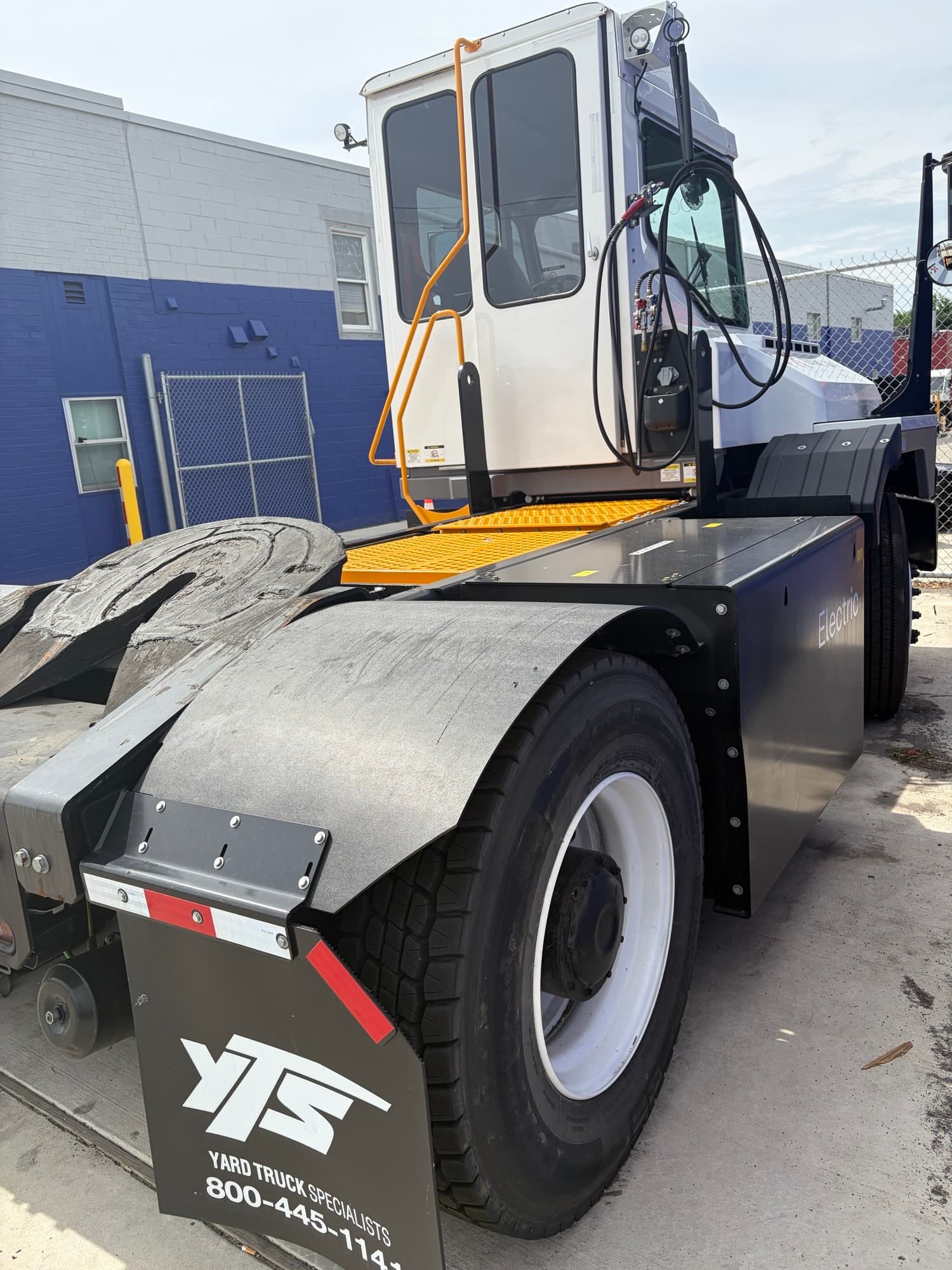 New 2025 Kalmar T2e 4x2  yard truck for sale - view 3