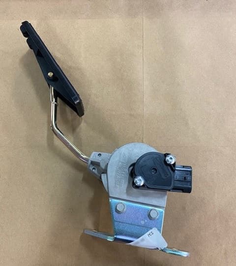 Kalmar Ottawa Throttle Pedal - 90027007 - Miscellaneous for yard trucks SKU 90027007